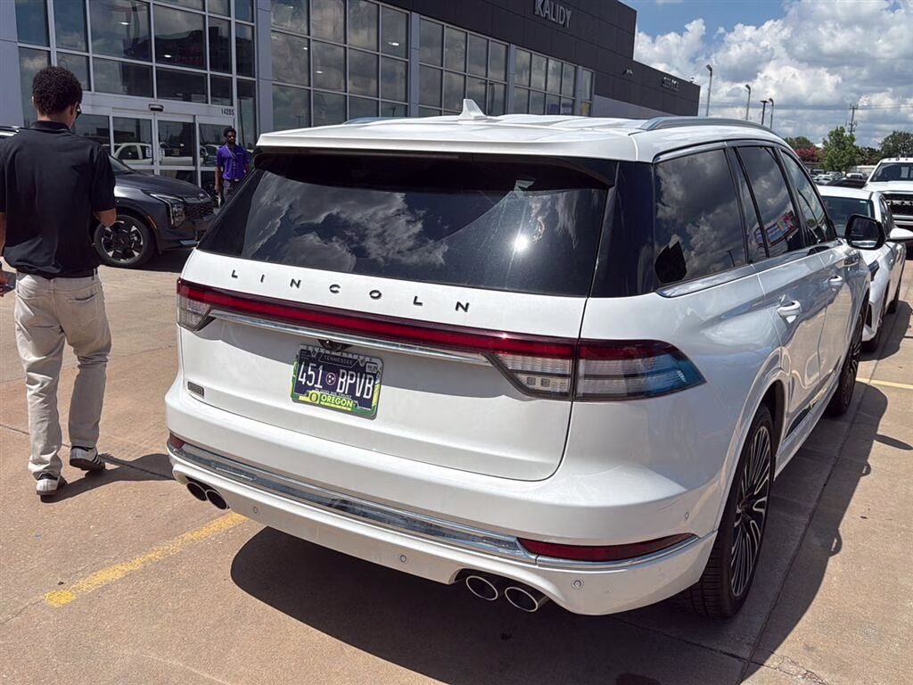 2021 Pristine White Lincoln Aviator Black Label AWD SUV