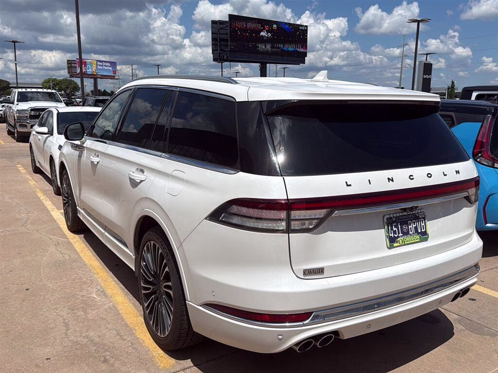 2021 Pristine White Lincoln Aviator Black Label AWD SUV