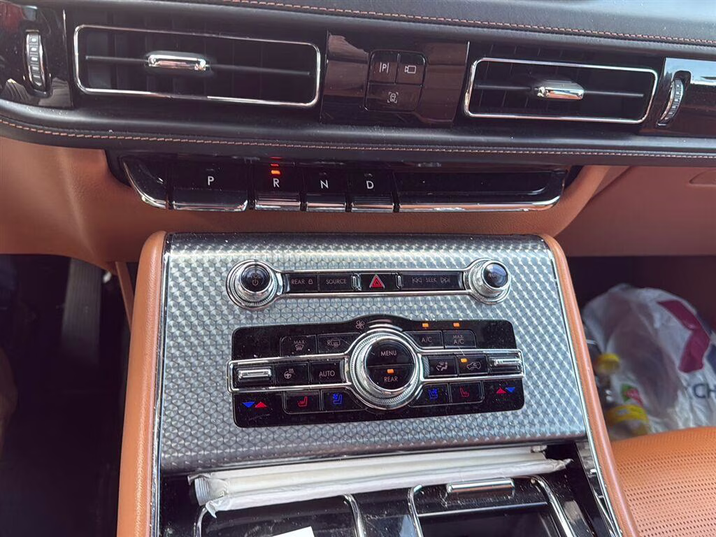 2021 Pristine White Lincoln Aviator Black Label AWD SUV