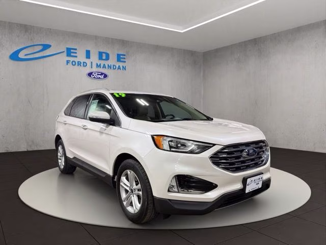 2019 White Platinum Clearcoat Metallic Ford Edge SEL AWD SUV