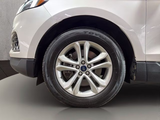 2019 White Platinum Clearcoat Metallic Ford Edge SEL AWD SUV