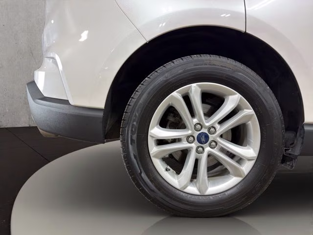 2019 White Platinum Clearcoat Metallic Ford Edge SEL AWD SUV
