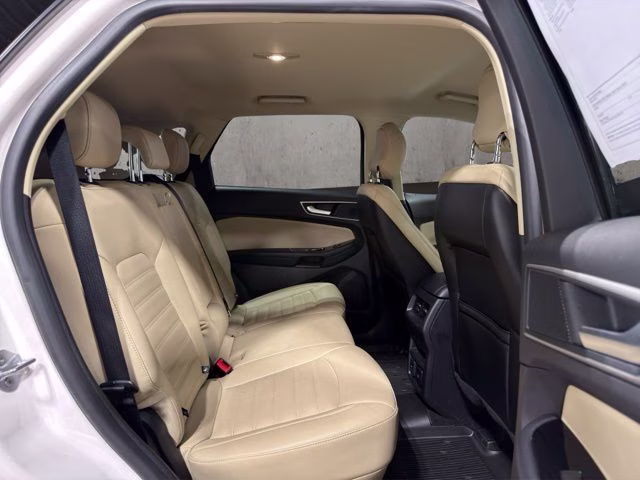 2019 White Platinum Clearcoat Metallic Ford Edge SEL AWD SUV