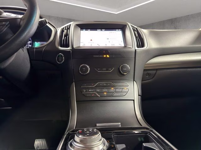 2019 White Platinum Clearcoat Metallic Ford Edge SEL AWD SUV