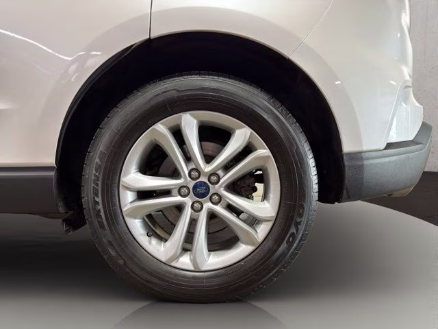 2019 White Platinum Clearcoat Metallic Ford Edge SEL AWD SUV