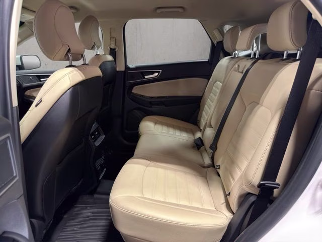 2019 White Platinum Clearcoat Metallic Ford Edge SEL AWD SUV