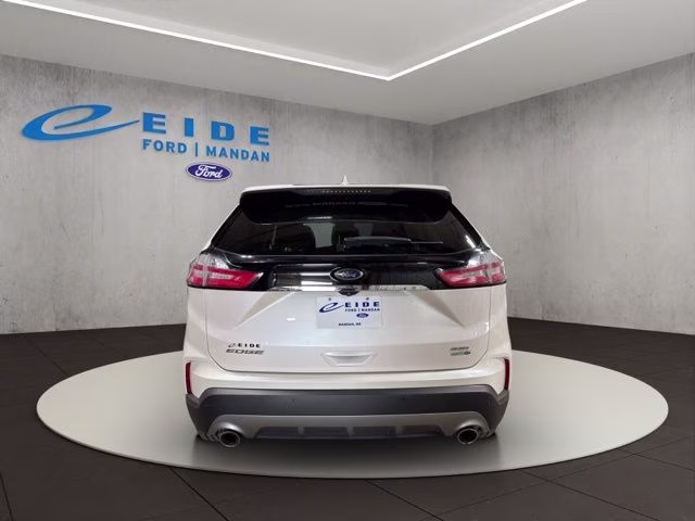 2019 White Platinum Clearcoat Metallic Ford Edge SEL AWD SUV