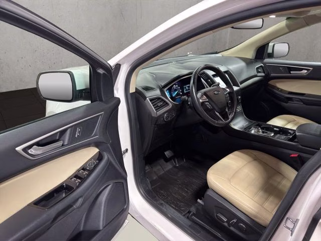 2019 White Platinum Clearcoat Metallic Ford Edge SEL AWD SUV
