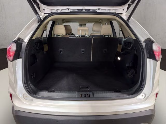 2019 White Platinum Clearcoat Metallic Ford Edge SEL AWD SUV