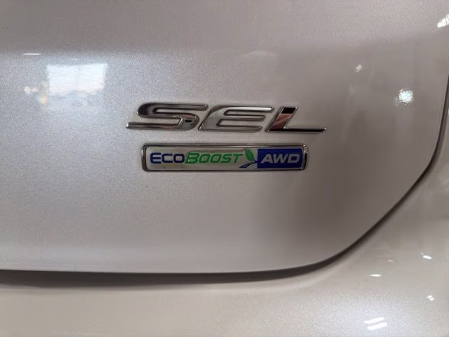 2019 White Platinum Clearcoat Metallic Ford Edge SEL AWD SUV
