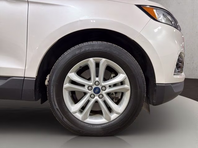2019 White Platinum Clearcoat Metallic Ford Edge SEL AWD SUV