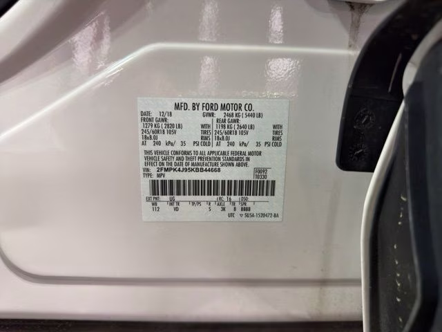 2019 White Platinum Clearcoat Metallic Ford Edge SEL AWD SUV