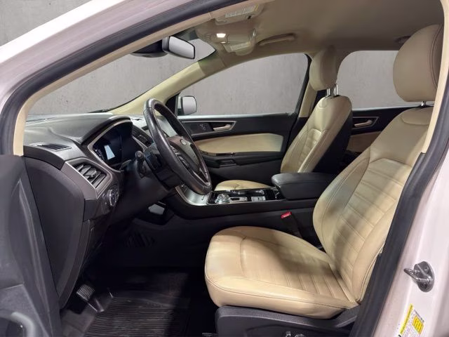 2019 White Platinum Clearcoat Metallic Ford Edge SEL AWD SUV