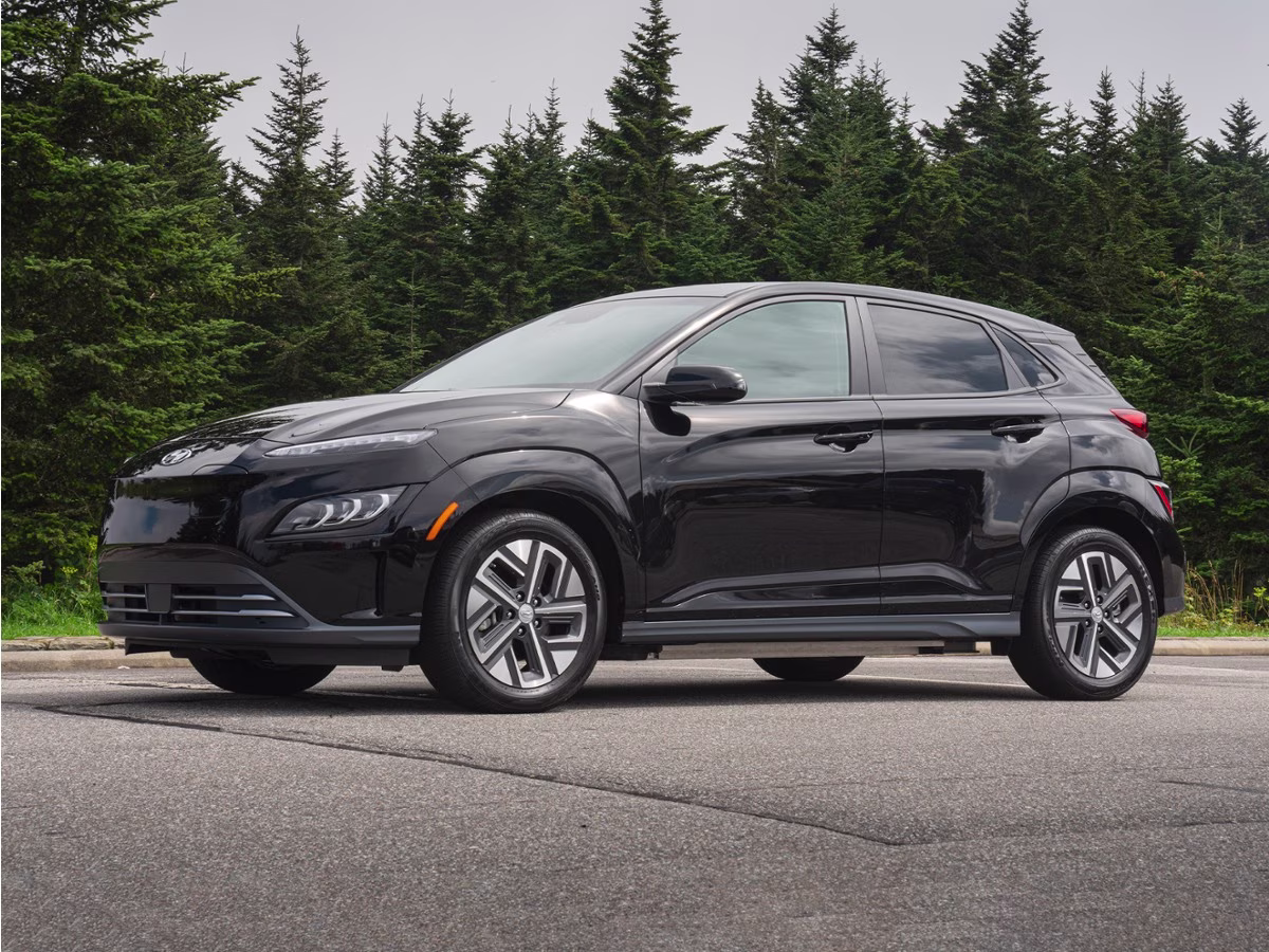2023 Lunar White Hyundai Kona Electric SE FWD SUV