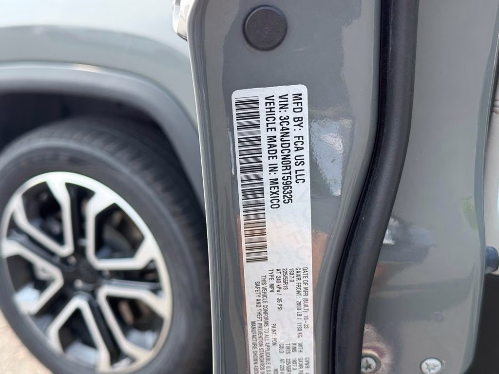 2024 Sting-Gray Clearcoat Jeep Compass Limited 4X4 SUV