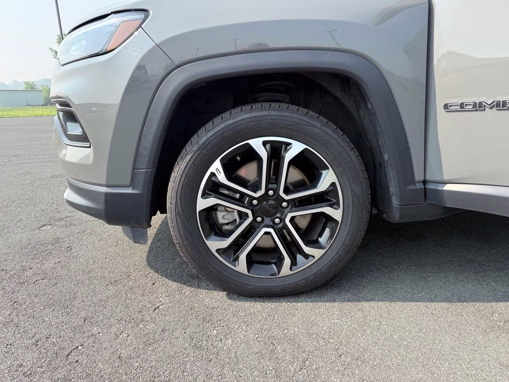2024 Sting-Gray Clearcoat Jeep Compass Limited 4X4 SUV