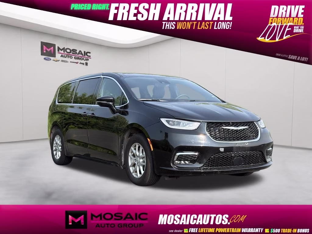 2025 Diamond Black Crystal Pearlcoat Chrysler Pacifica Select FWD Van