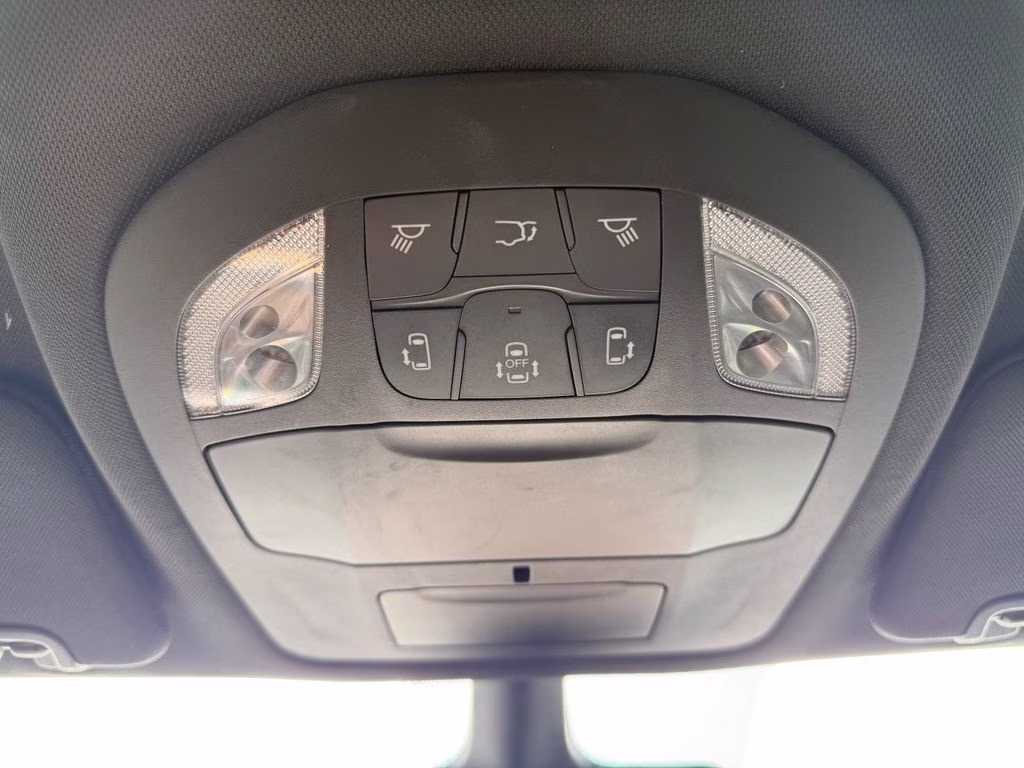2025 Diamond Black Crystal Pearlcoat Chrysler Pacifica Select FWD Van