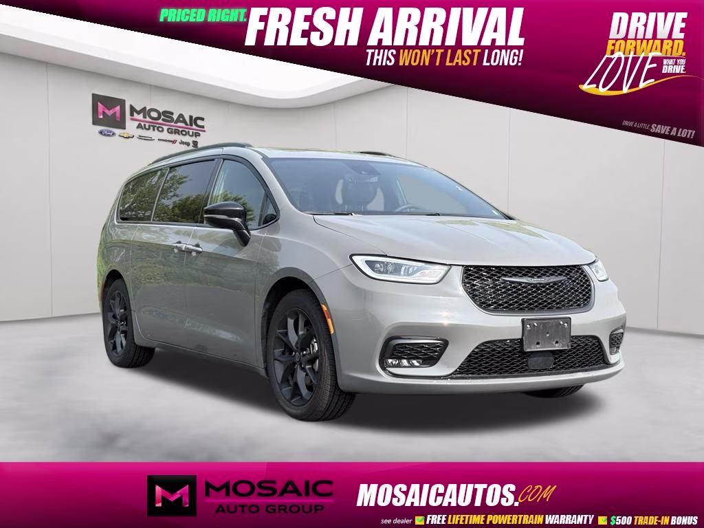 2025 Ceramic Gray Clearcoat Chrysler Pacifica Limited FWD Van