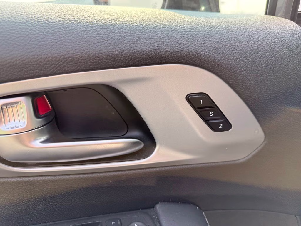 2025 Ceramic Gray Clearcoat Chrysler Pacifica Limited FWD Van