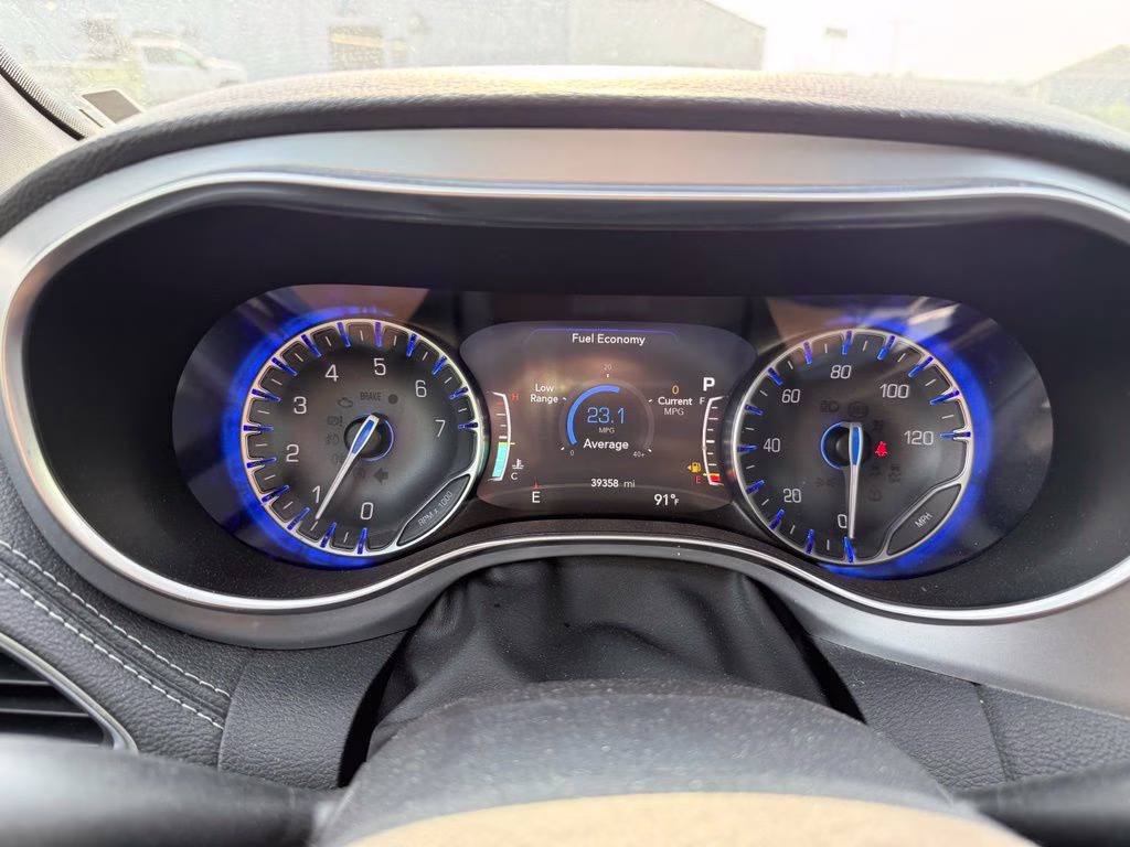 2025 Ceramic Gray Clearcoat Chrysler Pacifica Limited FWD Van