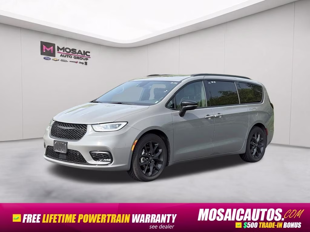 2025 Ceramic Gray Clearcoat Chrysler Pacifica Limited FWD Van