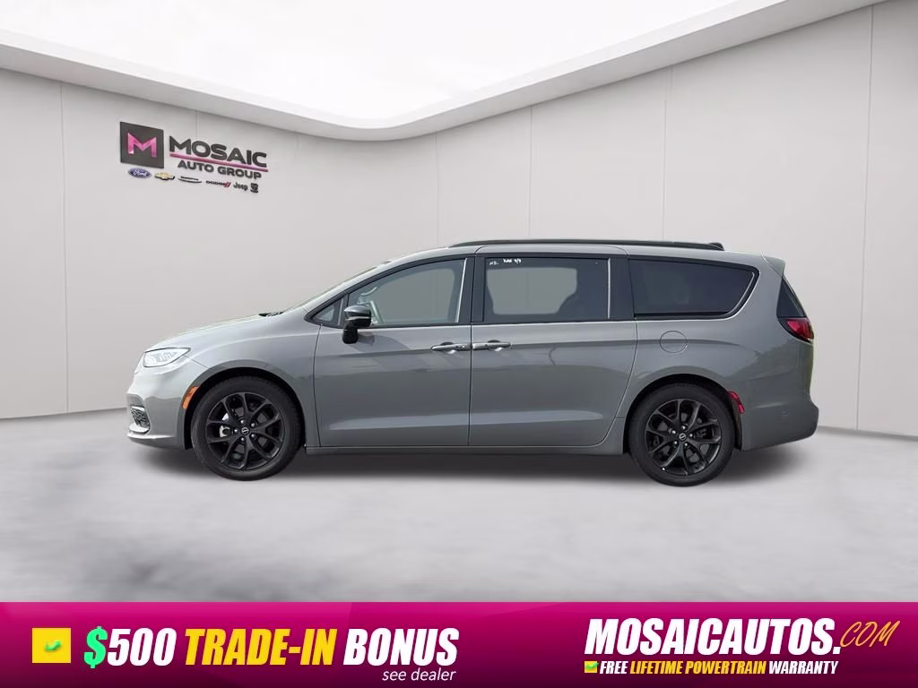 2025 Ceramic Gray Clearcoat Chrysler Pacifica Limited FWD Van