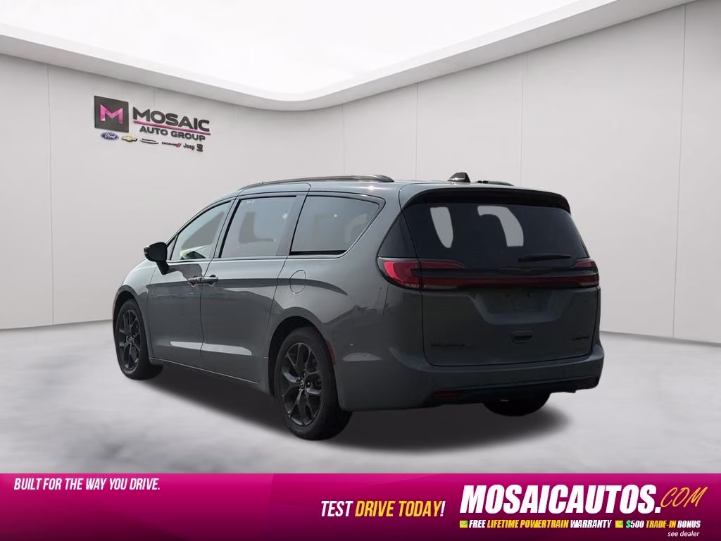2025 Ceramic Gray Clearcoat Chrysler Pacifica Limited FWD Van
