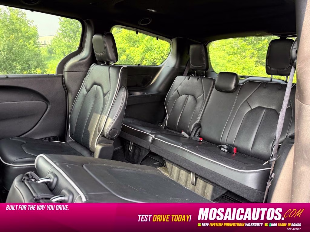 2025 Ceramic Gray Clearcoat Chrysler Pacifica Limited FWD Van