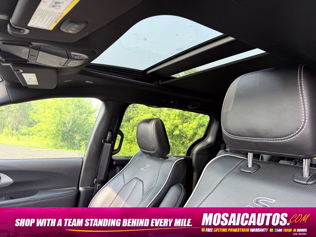 2025 Ceramic Gray Clearcoat Chrysler Pacifica Limited FWD Van