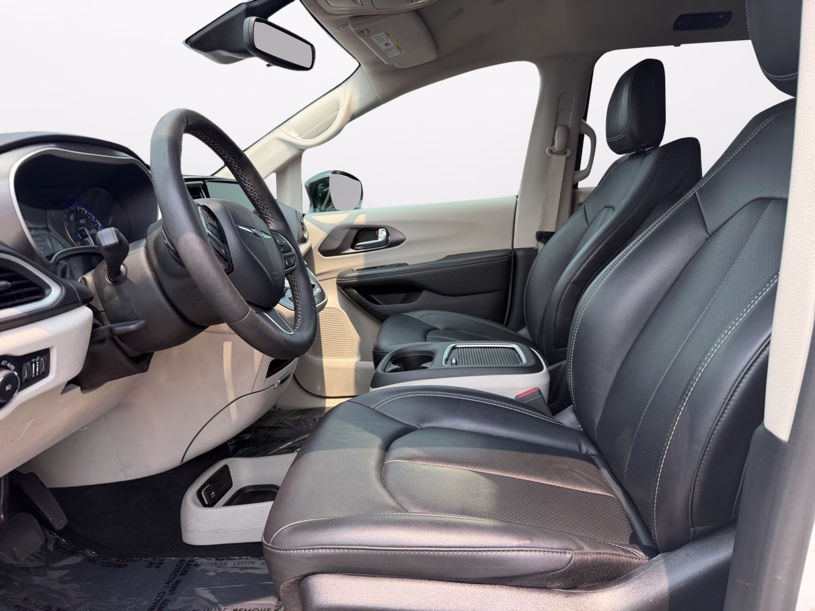 2024 Bright White Clearcoat Chrysler Pacifica Touring L FWD Van