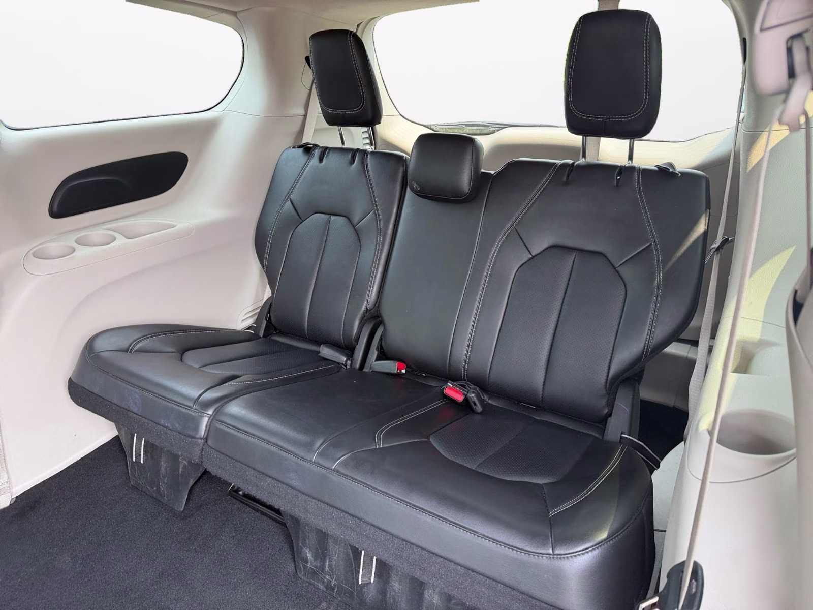 2024 Bright White Clearcoat Chrysler Pacifica Touring L FWD Van
