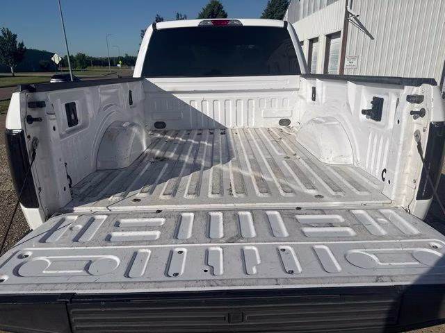 2016 Oxford White Ford F-150 XLT 4X4 Truck