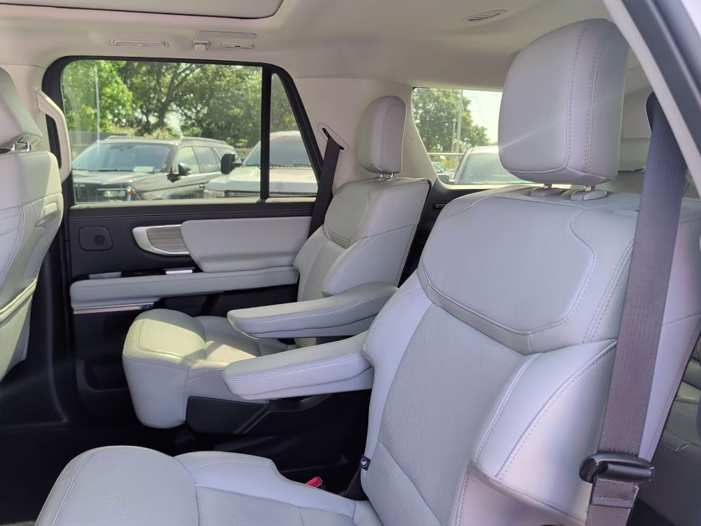 2025 Oxford White Ford Expedition Platinum 4X4 SUV