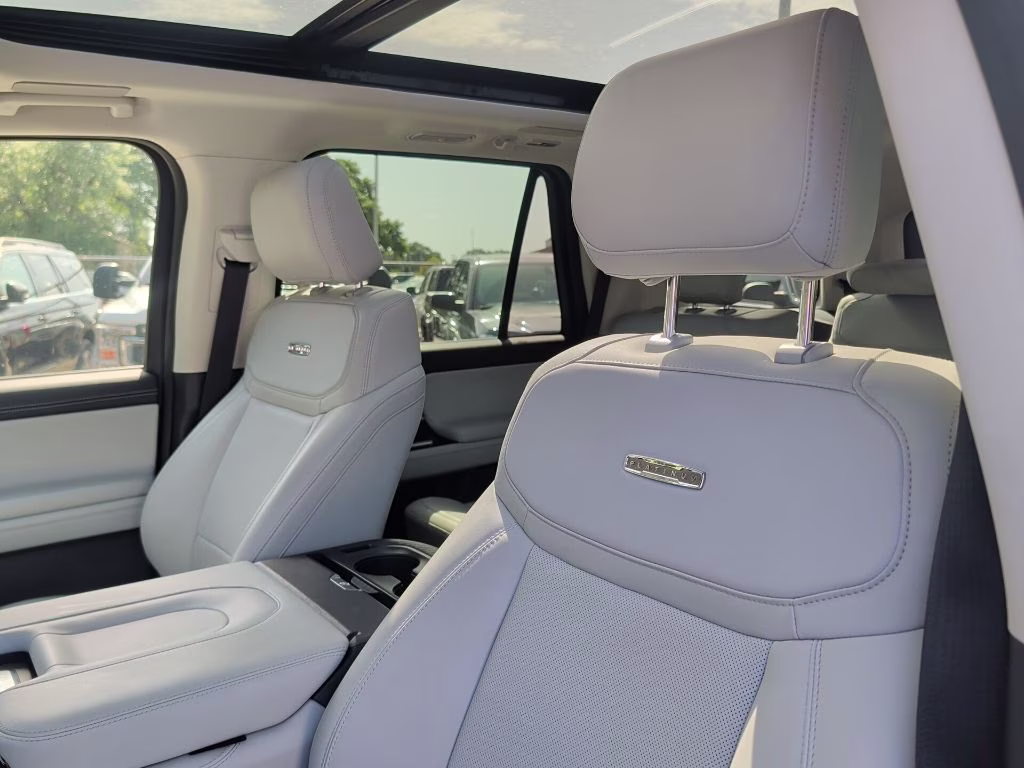 2025 Oxford White Ford Expedition Platinum 4X4 SUV