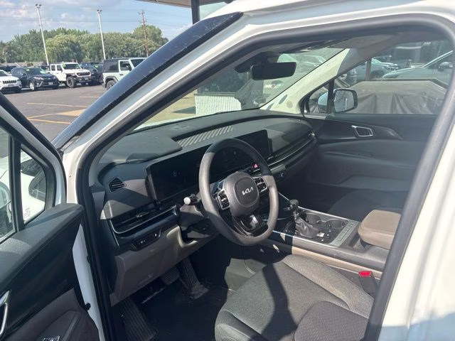 2025 Snow White Pearl Kia Carnival LX FWD Van