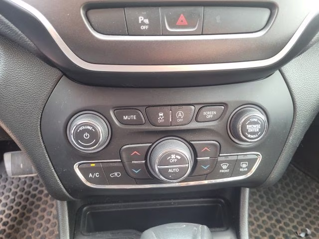 2019 Firecracker Red Clearcoat Jeep Cherokee Trailhawk 4X4 SUV