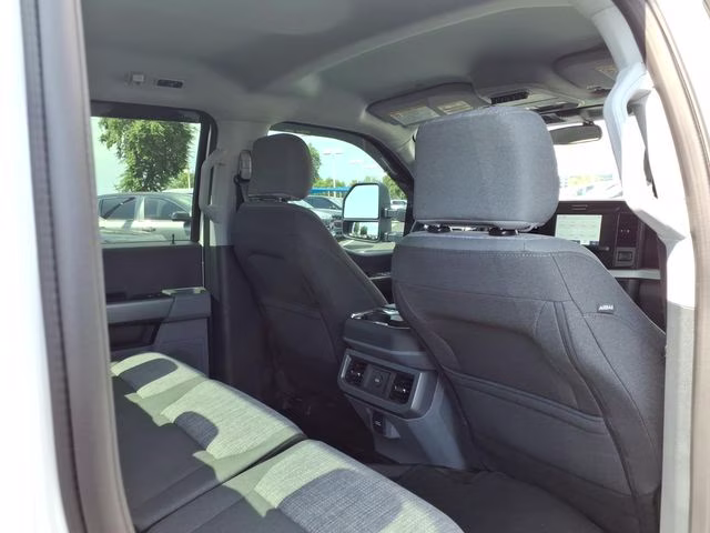 2025 Oxford White Ford Super Duty F-350 DRW XLT 4X4 Truck