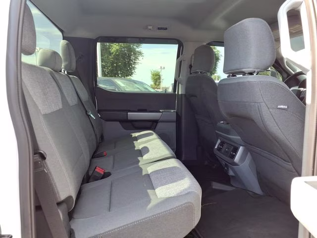2025 Oxford White Ford Super Duty F-350 DRW XLT 4X4 Truck