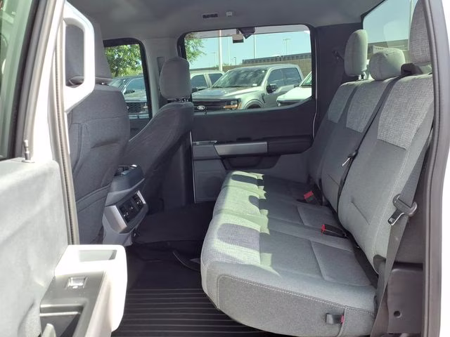 2025 Oxford White Ford Super Duty F-350 DRW XLT 4X4 Truck
