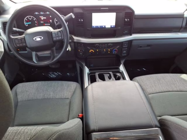 2025 Oxford White Ford Super Duty F-350 DRW XLT 4X4 Truck