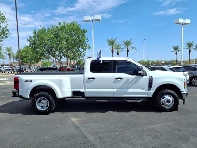 2025 Oxford White Ford Super Duty F-350 DRW XLT 4X4 Truck