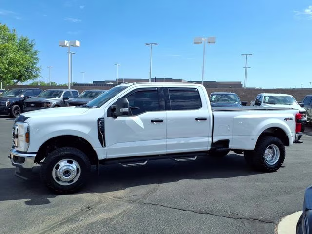 2025 Oxford White Ford Super Duty F-350 DRW XLT 4X4 Truck