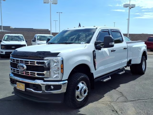 2025 Oxford White Ford Super Duty F-350 DRW XLT 4X4 Truck