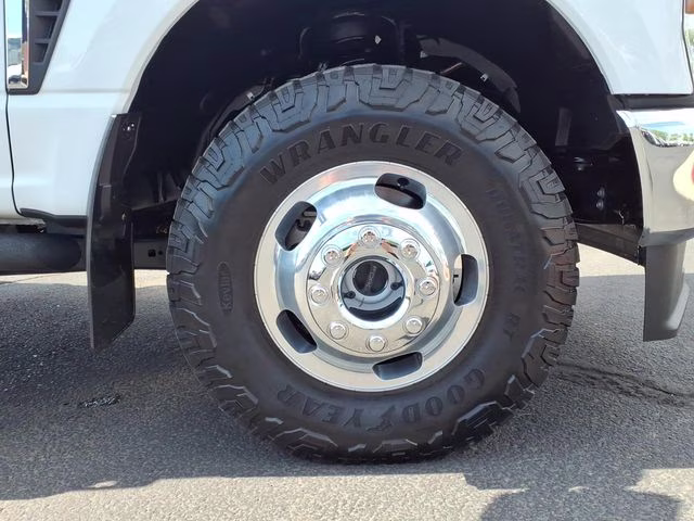 2025 Oxford White Ford Super Duty F-350 DRW XLT 4X4 Truck