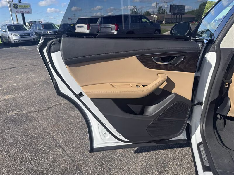 2022 Carrara White Audi Q8 quattro Prestige 55 TFSI AWD SUV