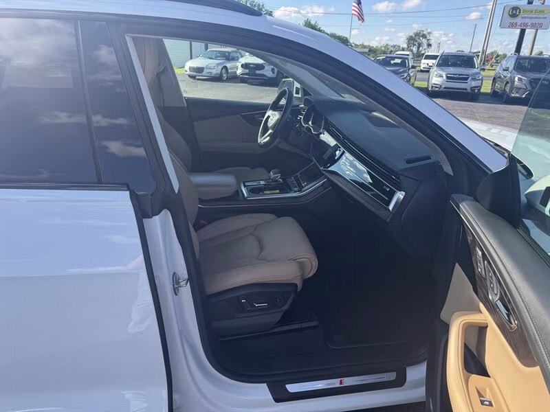 2022 Carrara White Audi Q8 quattro Prestige 55 TFSI AWD SUV