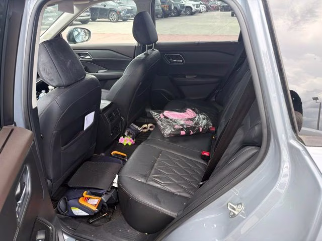 2022 Boulder Gray Pearl/Super Black Nissan Rogue Platinum FWD SUV