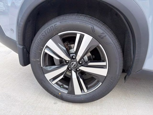 2022 Boulder Gray Pearl/Super Black Nissan Rogue Platinum FWD SUV