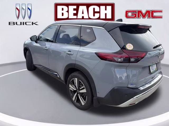 2022 Boulder Gray Pearl/Super Black Nissan Rogue Platinum FWD SUV